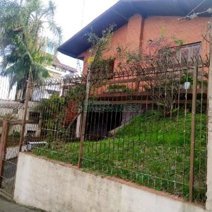 Casa Comercial com 250m², 4 dormitórios, 4 vagas, no bairro Lourdes em Caxias do Sul para Alugar ou Comprar