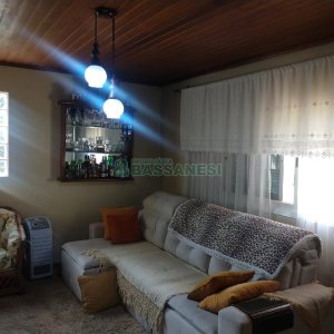Chácara com 277m², 4 dormitórios, 2 vagas, no bairro Pedancino em Caxias do Sul para Comprar