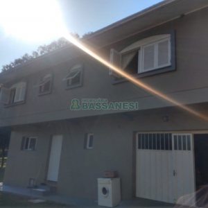 Chácara com 277m², 4 dormitórios, 2 vagas, no bairro Pedancino em Caxias do Sul para Comprar