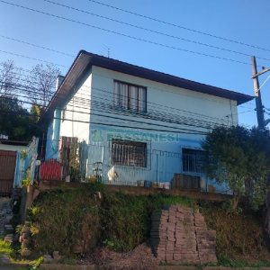 Casa com 200m², 3 dormitórios, 2 vagas, no bairro Bom Pastor em Caxias do Sul para Comprar