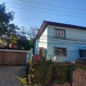 Casa com 200m², 3 dormitórios, 2 vagas, no bairro Bom Pastor em Caxias do Sul para Comprar