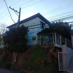 Casa com 200m², 3 dormitórios, 2 vagas, no bairro Bom Pastor em Caxias do Sul para Comprar