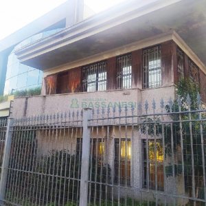 Casa Comercial com 530m², 5 dormitórios, 2 vagas, no bairro Cinqüentenário em Caxias do Sul para Alugar