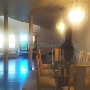 Casa Comercial com 530m², 5 dormitórios, 2 vagas, no bairro Cinqüentenário em Caxias do Sul para Alugar