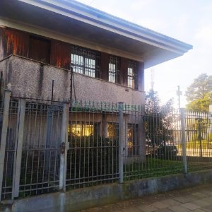 Casa Comercial com 530m², 5 dormitórios, 2 vagas, no bairro Cinqüentenário em Caxias do Sul para Alugar