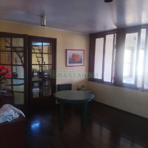 Casa Comercial com 530m², 5 dormitórios, 2 vagas, no bairro Cinqüentenário em Caxias do Sul para Alugar