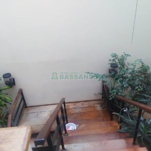 Casa Comercial com 530m², 5 dormitórios, 2 vagas, no bairro Cinqüentenário em Caxias do Sul para Alugar