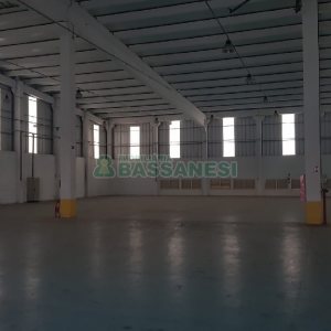 Pavilhão com 2000m², no bairro Cinqüentenário em Caxias do Sul para Alugar