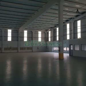 Pavilhão com 2000m², no bairro Cinqüentenário em Caxias do Sul para Alugar