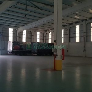 Pavilhão com 2000m², no bairro Cinqüentenário em Caxias do Sul para Alugar