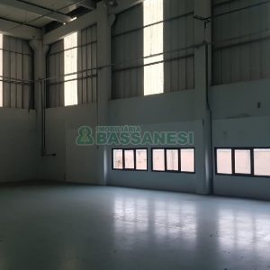 Pavilhão com 2000m², no bairro Cinqüentenário em Caxias do Sul para Alugar