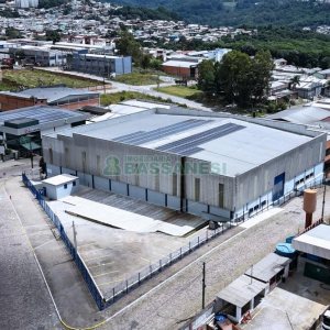 Pavilhão com 2000m², no bairro Cinqüentenário em Caxias do Sul para Alugar