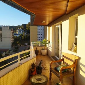 Apto/Cobertura com 320m², 4 dormitórios, 2 vagas, no bairro Santa Catarina em Caxias do Sul para Comprar