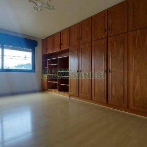 Apartamento, 3 dormitórios, 2 vagas, no bairro São José em Caxias do Sul para Alugar