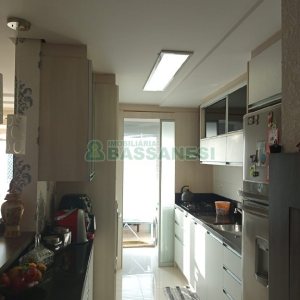 Apartamento com 75m², 2 dormitórios, 1 vaga, no bairro Charqueadas em Caxias do Sul para Comprar