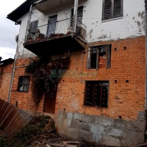 Casa, no bairro Pio X em Caxias do Sul para Comprar