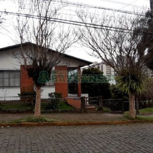 Casa, no bairro Pio X em Caxias do Sul para Comprar