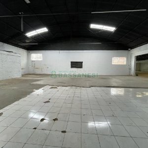 Pavilhão com 1000m², no bairro São Leopoldo em Caxias do Sul para Alugar
