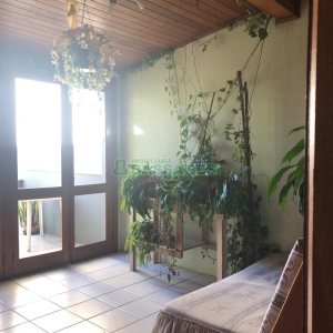 Casa com 246m², 4 dormitórios, 2 vagas, no bairro São José em Caxias do Sul para Comprar