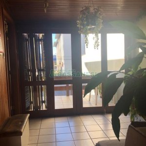 Casa com 246m², 4 dormitórios, 2 vagas, no bairro São José em Caxias do Sul para Comprar