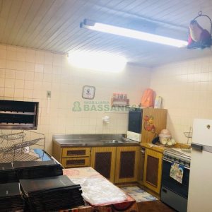 Casa com 246m², 4 dormitórios, 2 vagas, no bairro São José em Caxias do Sul para Comprar