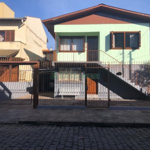 Casa com 246m², 4 dormitórios, 2 vagas, no bairro São José em Caxias do Sul para Comprar