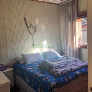 Casa com 246m², 4 dormitórios, 2 vagas, no bairro São José em Caxias do Sul para Comprar