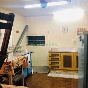 Casa com 246m², 4 dormitórios, 2 vagas, no bairro São José em Caxias do Sul para Comprar