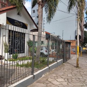 Casa Comercial, no bairro São Pelegrino em Caxias do Sul para Comprar