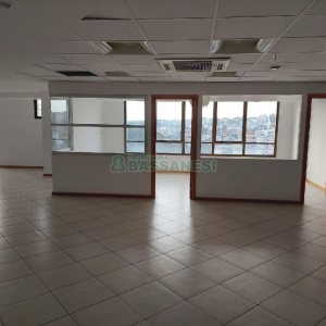 Sala com 488m², 5 vagas, no bairro Sanvitto em Caxias do Sul para Comprar