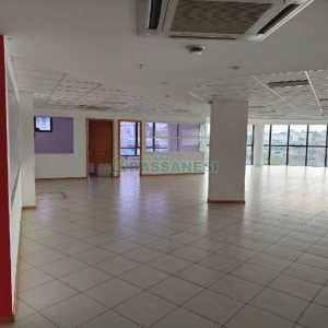 Sala com 488m², 5 vagas, no bairro Sanvitto em Caxias do Sul para Comprar