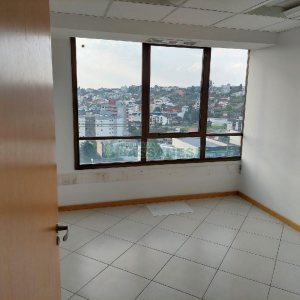 Sala com 488m², 5 vagas, no bairro Sanvitto em Caxias do Sul para Comprar