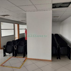 Sala com 488m², 5 vagas, no bairro Sanvitto em Caxias do Sul para Comprar