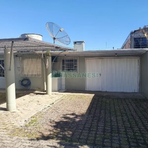 Casa com 327m², 3 dormitórios, 4 vagas, no bairro Interlagos em Caxias do Sul para Comprar