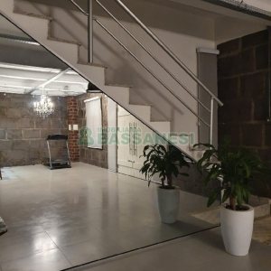 Casa com 327m², 3 dormitórios, 4 vagas, no bairro Interlagos em Caxias do Sul para Comprar