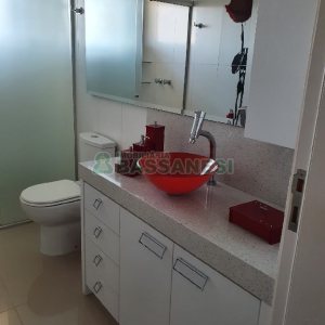 Casa com 327m², 3 dormitórios, 4 vagas, no bairro Interlagos em Caxias do Sul para Comprar