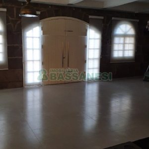 Casa com 327m², 3 dormitórios, 4 vagas, no bairro Interlagos em Caxias do Sul para Comprar