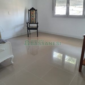 Casa com 327m², 3 dormitórios, 4 vagas, no bairro Interlagos em Caxias do Sul para Comprar