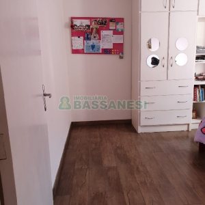 Casa com 327m², 3 dormitórios, 4 vagas, no bairro Interlagos em Caxias do Sul para Comprar