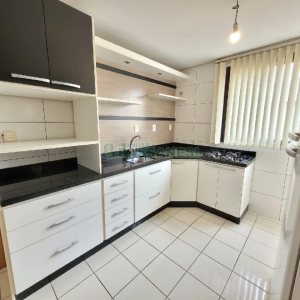 Apto Mobiliado com 95m², 2 dormitórios, 1 vaga, no bairro Centro em Caxias do Sul para Alugar