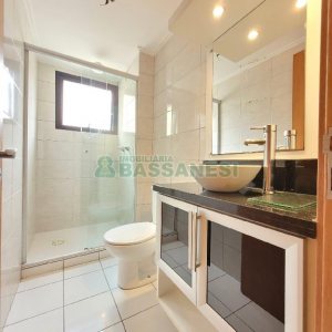 Apto Mobiliado com 95m², 2 dormitórios, 1 vaga, no bairro Centro em Caxias do Sul para Alugar
