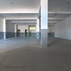 Pavilhão com 120m², no bairro De Lazzer em Caxias do Sul para Alugar