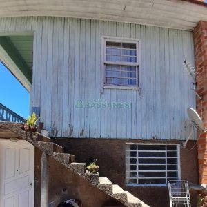 Casa com 100m², 3 dormitórios, 1 vaga, no bairro São Leopoldo em Caxias do Sul para Comprar