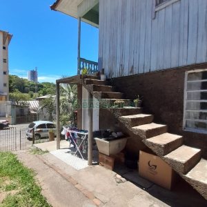 Casa com 100m², 3 dormitórios, 1 vaga, no bairro São Leopoldo em Caxias do Sul para Comprar