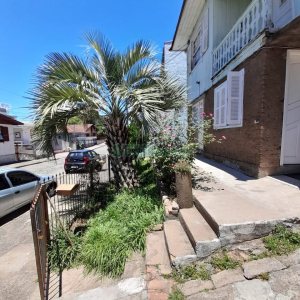 Casa com 100m², 3 dormitórios, 1 vaga, no bairro São Leopoldo em Caxias do Sul para Comprar
