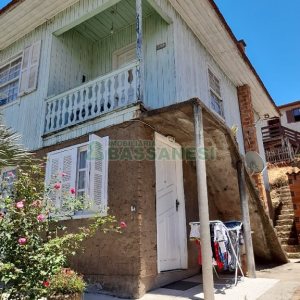 Casa com 100m², 3 dormitórios, 1 vaga, no bairro São Leopoldo em Caxias do Sul para Comprar