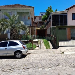 Casa com 100m², 3 dormitórios, 1 vaga, no bairro São Leopoldo em Caxias do Sul para Comprar