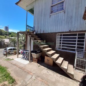 Casa com 100m², 3 dormitórios, 1 vaga, no bairro São Leopoldo em Caxias do Sul para Comprar