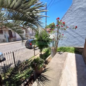 Casa com 100m², 3 dormitórios, 1 vaga, no bairro São Leopoldo em Caxias do Sul para Comprar