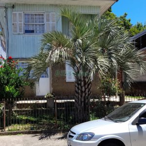 Casa com 100m², 3 dormitórios, 1 vaga, no bairro São Leopoldo em Caxias do Sul para Comprar